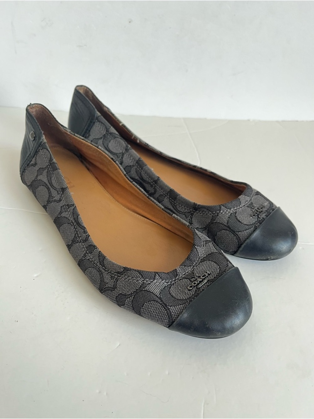 Coach Chelsea signature logo gray black leather cap toes ballet flats size 10B - Picture 2 of 12